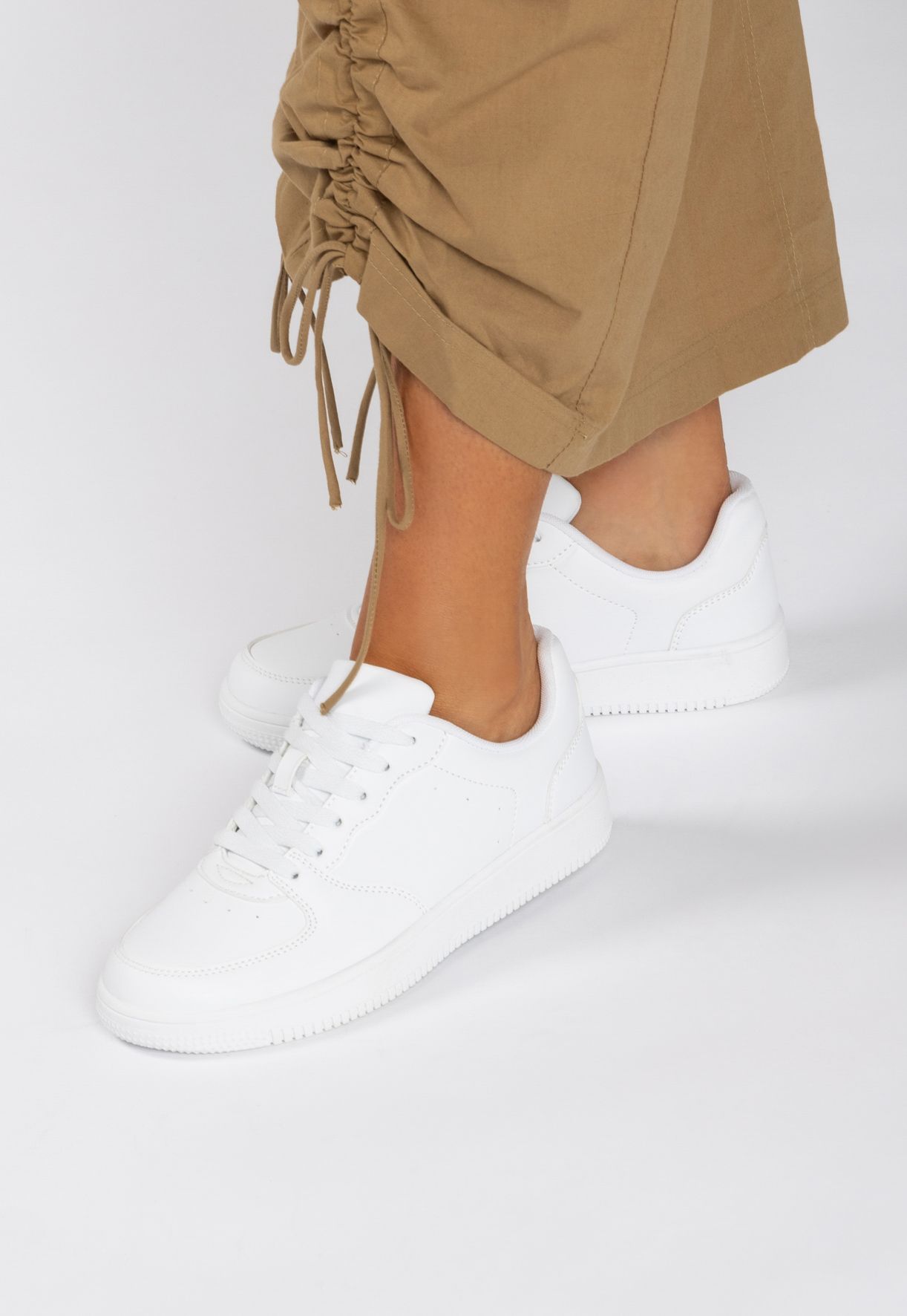 Lejon - Vita Bailey - Sneakers - Storlek 38 - Bekväma